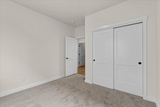Building Photo - Newly Constructed Home with Spacious Layout