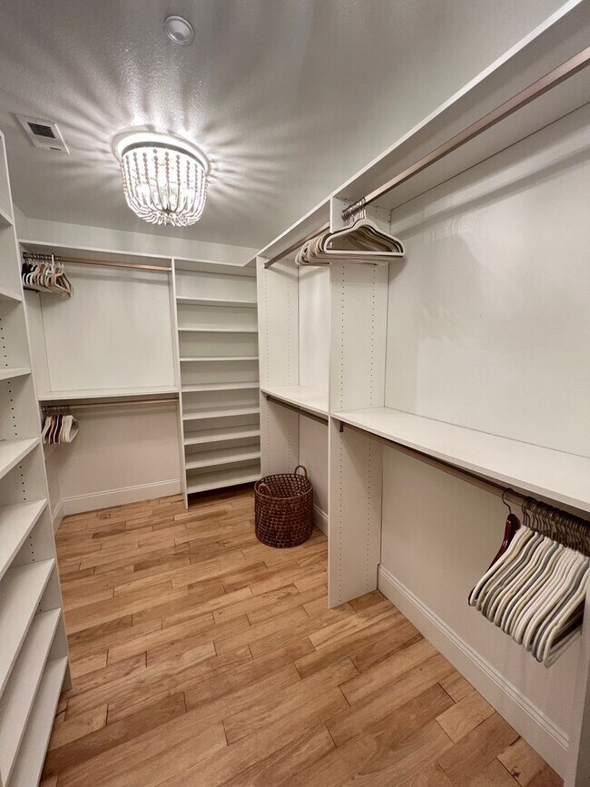 Building Photo - Beautifully Furnished Home in Huntington Beach