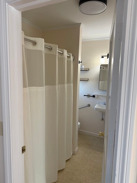 Building Photo - 239 N King St