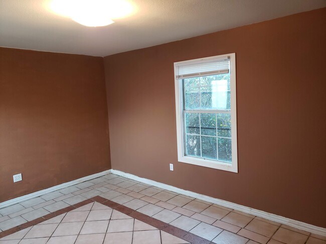 3rd bedroom - 2934 Chestnut Ave