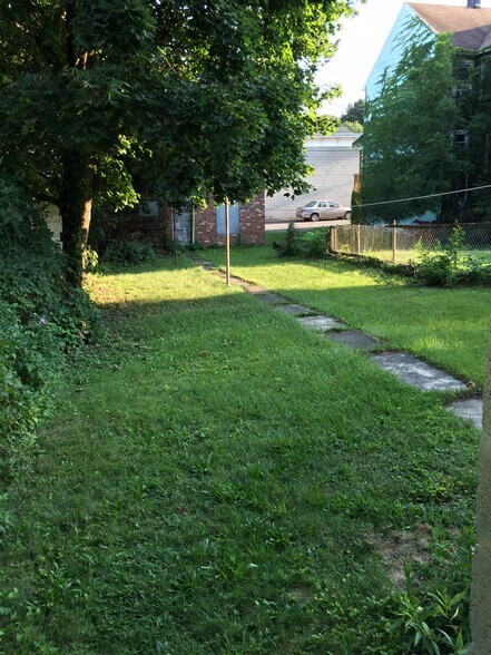 Building Photo - 914 w walnut st