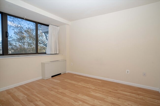 Building Photo - 4141 N Henderson Rd