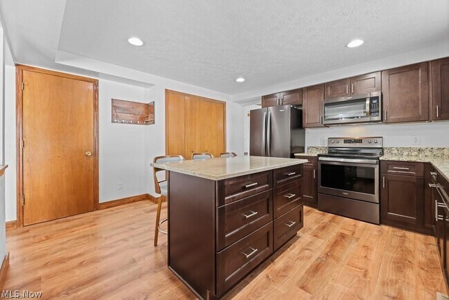 Building Photo - 13943 Walking Stick Way