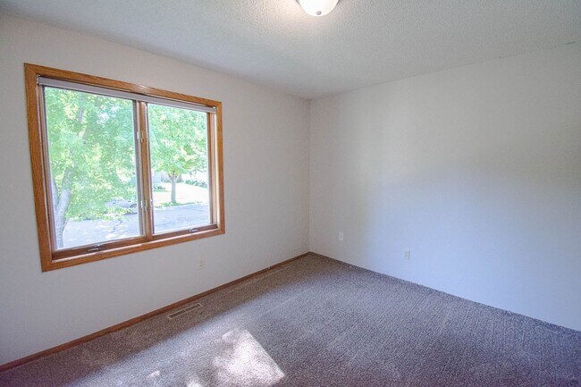 Building Photo - NW Rochester Split-Level with Vaulted Ceilings & Detached 2-Car Garage