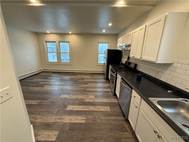 Building Photo - 193 Vermont St