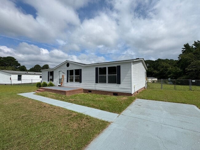 Building Photo - Beautifully Updated 3 Bed 2 Bath Home with...