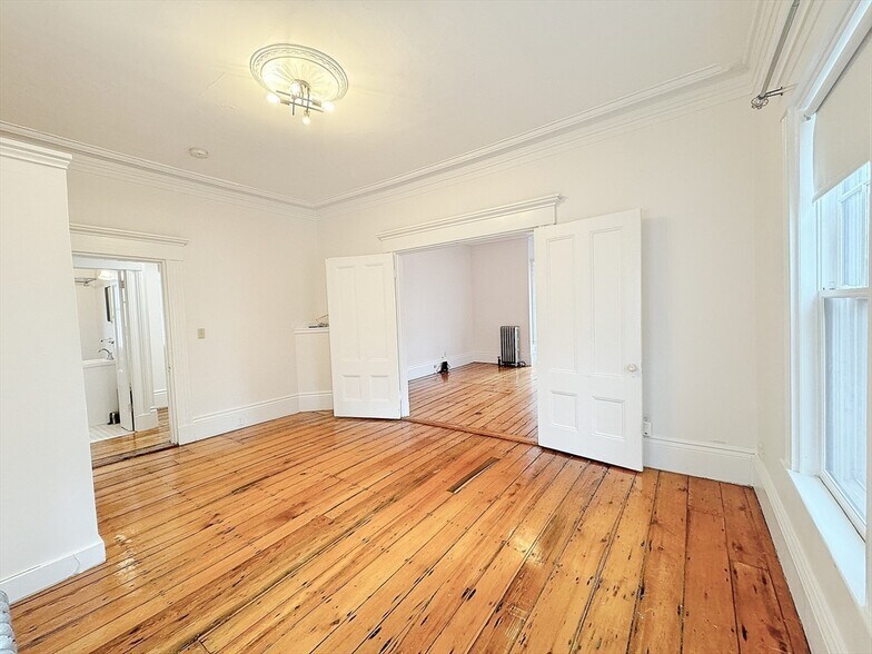 Building Photo - 269 Lamartine St