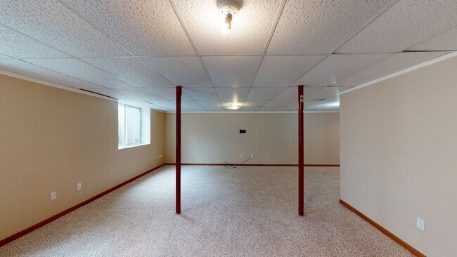 Building Photo - Available 9/20 - Established Neighborhood