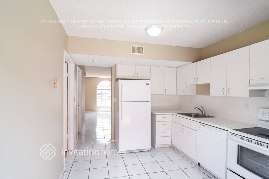 Building Photo - 7211 W 24th Ave