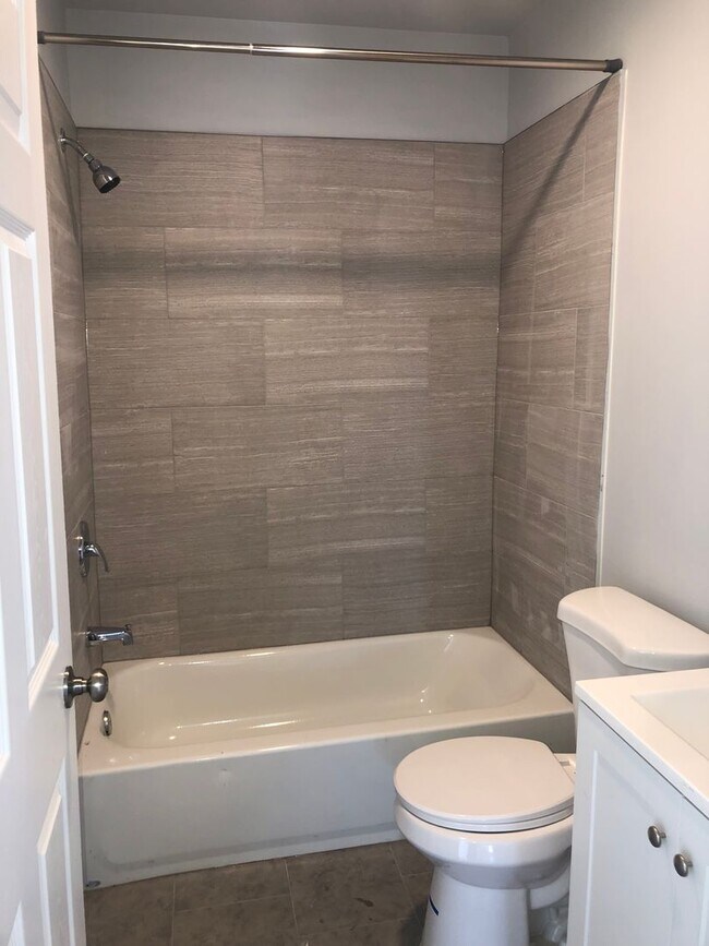 Building Photo - 600 N Arlington Ave