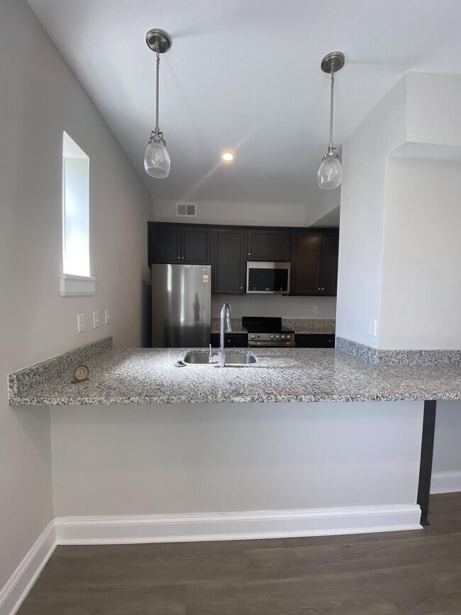 Building Photo - 102 W Martin St