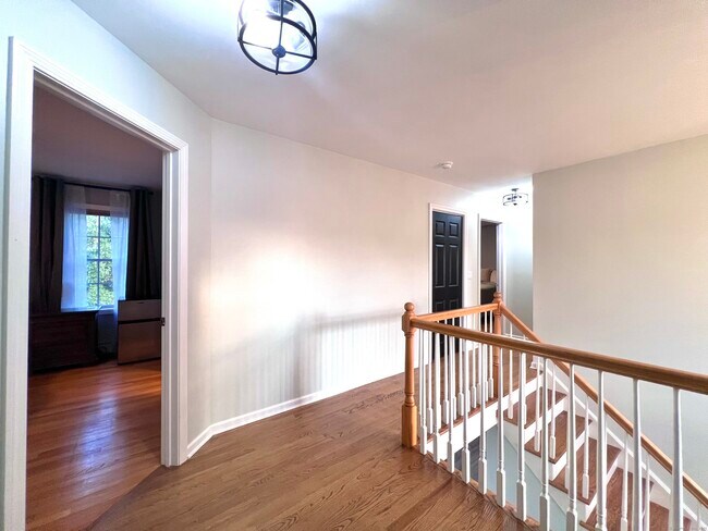 Building Photo - 4 Cobblestone Ct