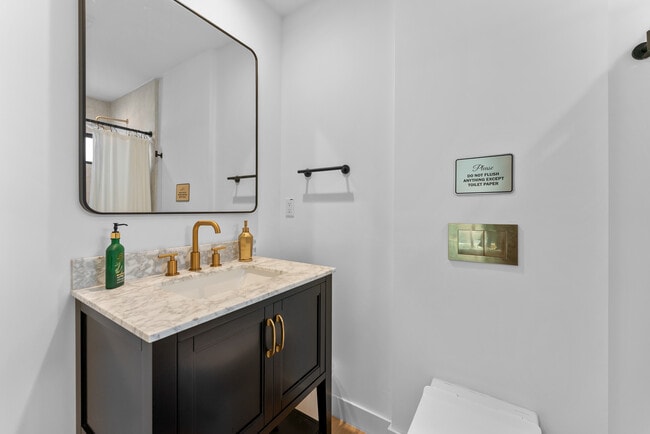 Building Photo - 351 S Catalina St