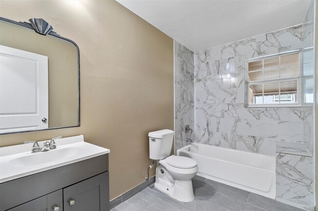 Building Photo - 8714 Quinn St