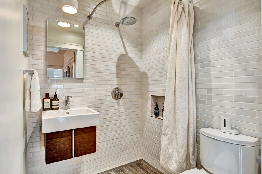 Building Photo - 2299 Sacramento St