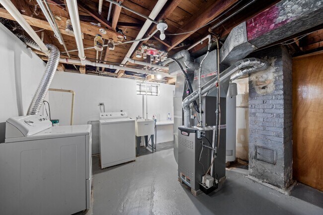 Building Photo - 760 Sibley Blvd