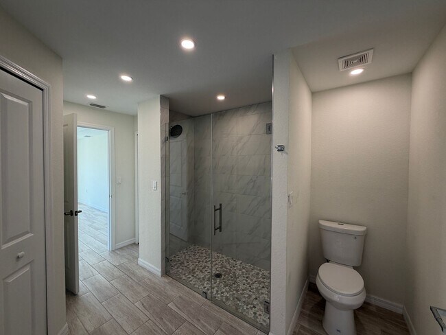 Building Photo - 1018 Vogiantzis Pkwy