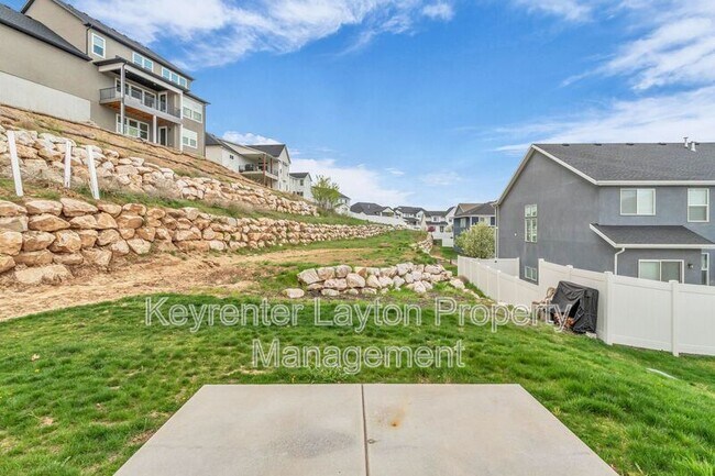 Building Photo - 1432 E Daylily Ct