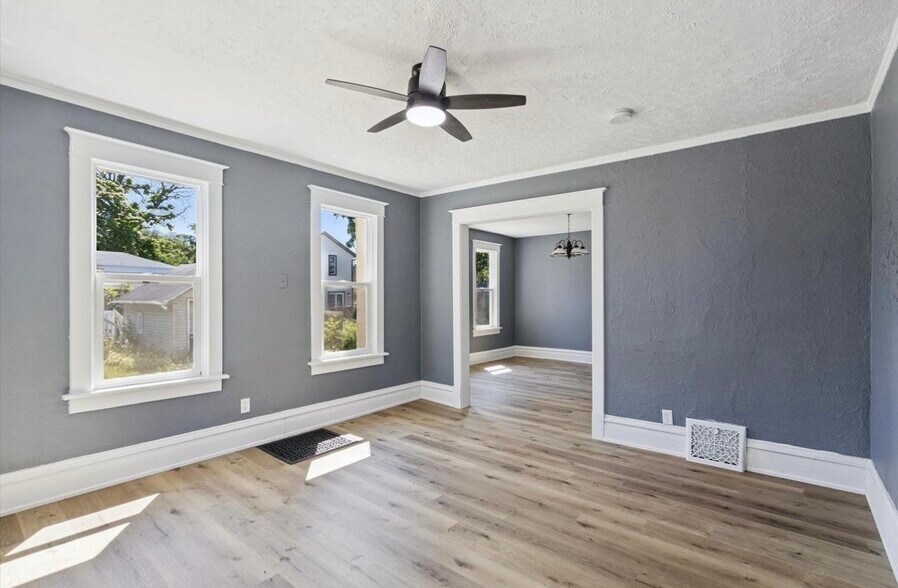 Building Photo - 1115 Laurel Ave