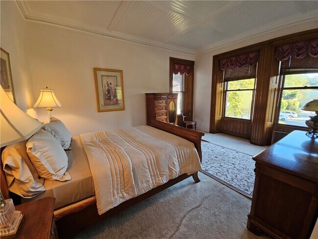Building Photo - 364 Bellevue Ave