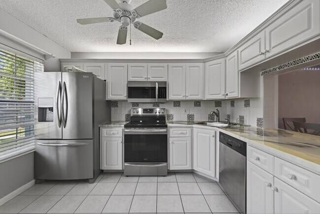 Building Photo - 3708 Savoy Ln
