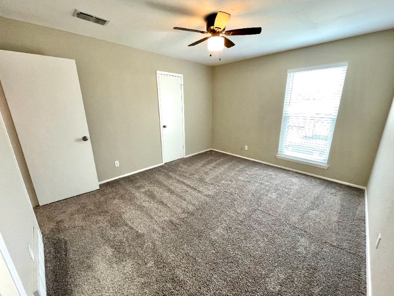 Building Photo - 3811 Coates Cir