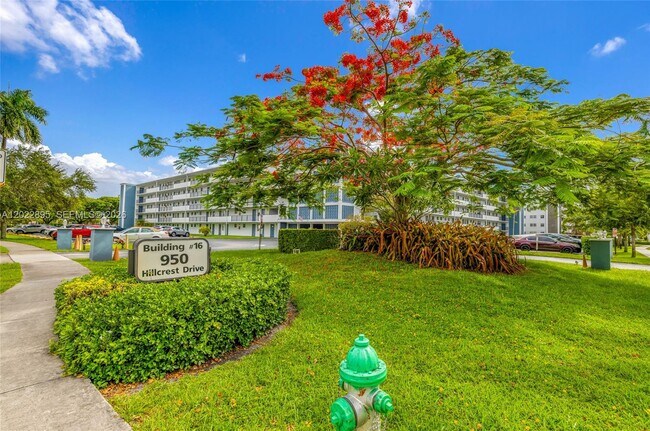Building Photo - 950 Hillcrest Dr