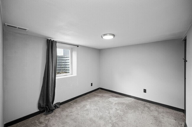 Building Photo - 2618 N Ash St
