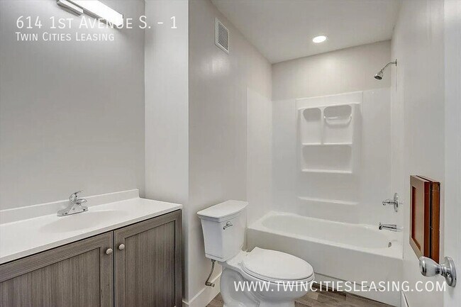 Building Photo - 614 1st Ave S
