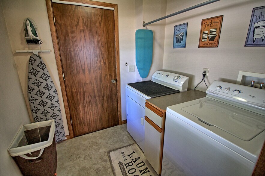 Building Photo - 12049 W Grange Ave