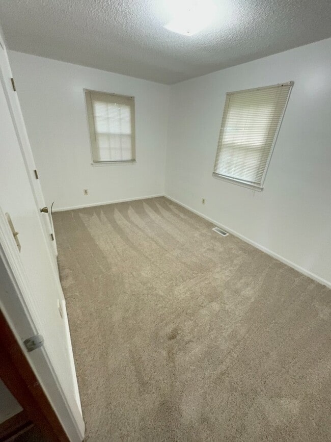 Building Photo - 47 East Dr