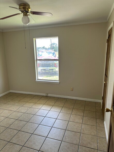 Building Photo - 194 Blake Ln