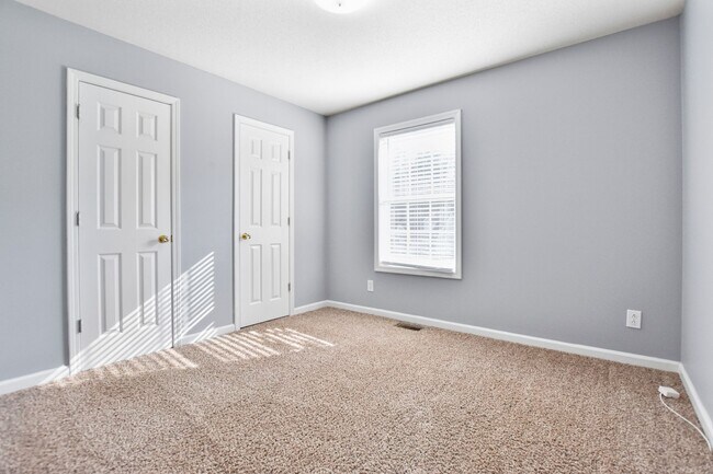 Building Photo - Pet Friendly Three Bedroom!