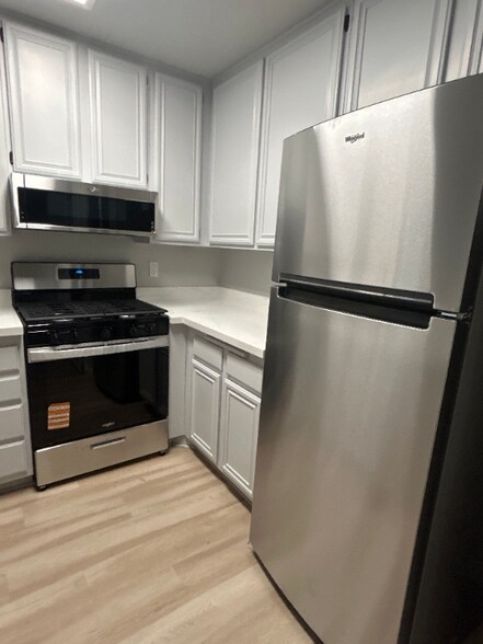 Building Photo - 309 E Elk Ave