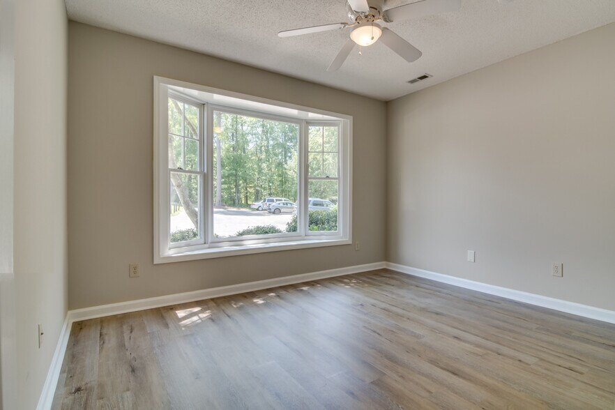 Building Photo - 68 Forest Oaks Dr