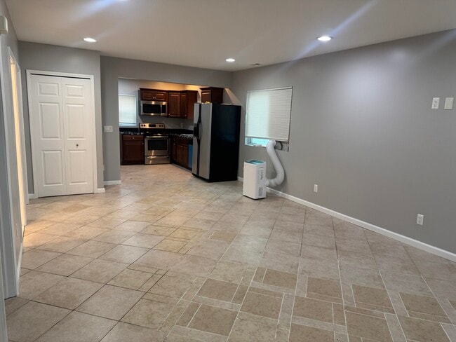 Building Photo - 28581 Brentwood St