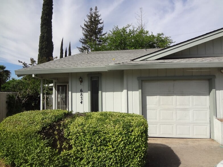 Building Photo - 6834 Trovita Way