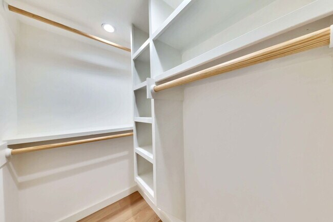 Building Photo - 2020 S Congress Ave