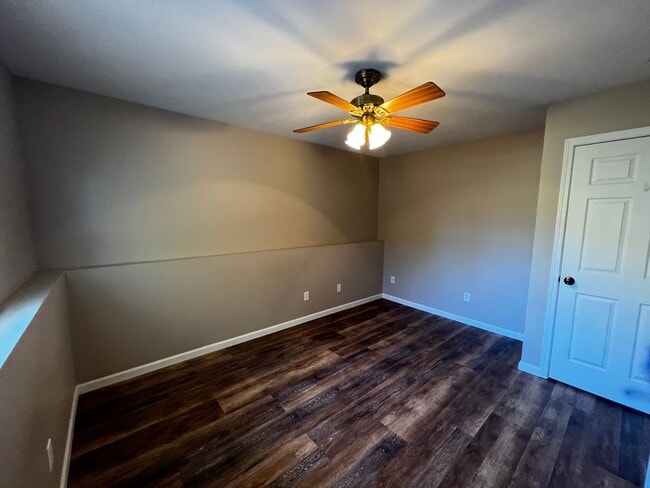 Building Photo - Bright & Beautiful 3-Bedroom Spacious, Mov...