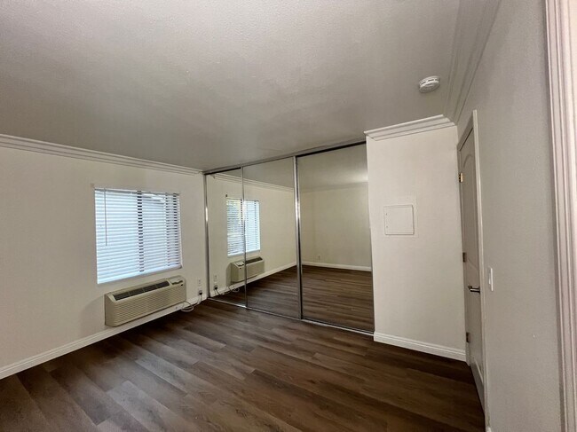 Building Photo - 3535 Banbury Dr