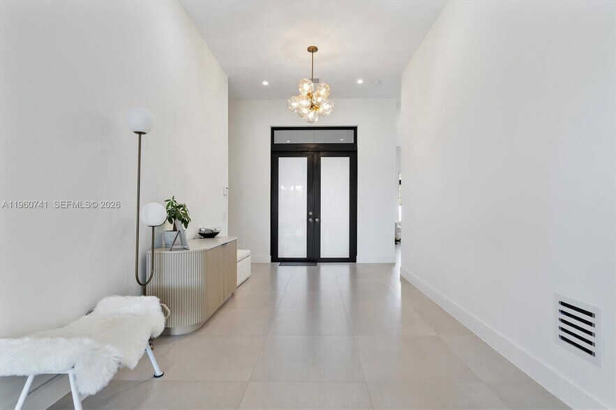 Building Photo - 3502 Ashwood Cir N