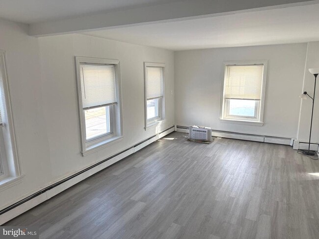 Building Photo - 134 N Main St