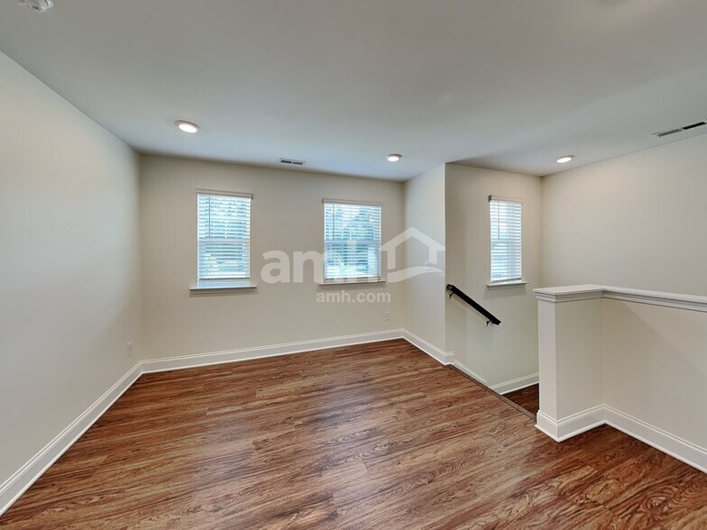 Building Photo - 6114 Rosemore Ln