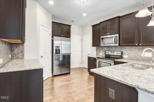 Building Photo - 281 E Webber Ln