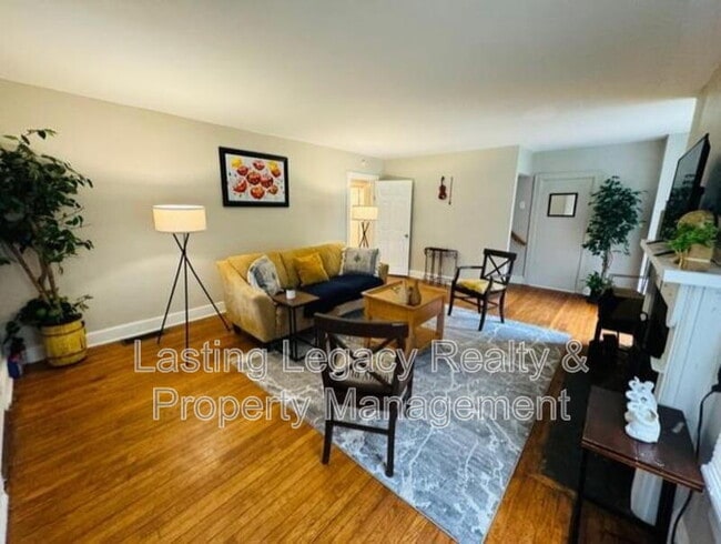 Building Photo - 1227 Brookwood Dr