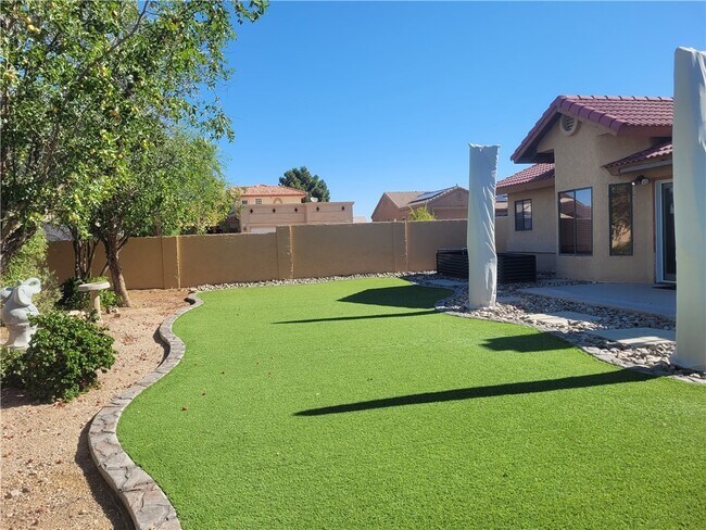 Building Photo - 3835 Smoketree Cir