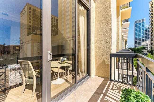 Building Photo - 701 S Olive Ave