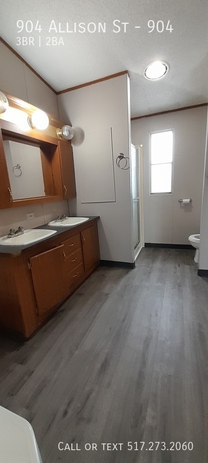 Building Photo - Roomy 3 Bed 2bath Mobile Home  - New furna...