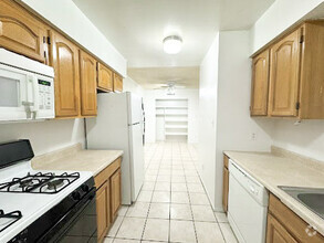 Building Photo - 3Bed/2Bath Duplex at 35th Ave/Cactus! $149...