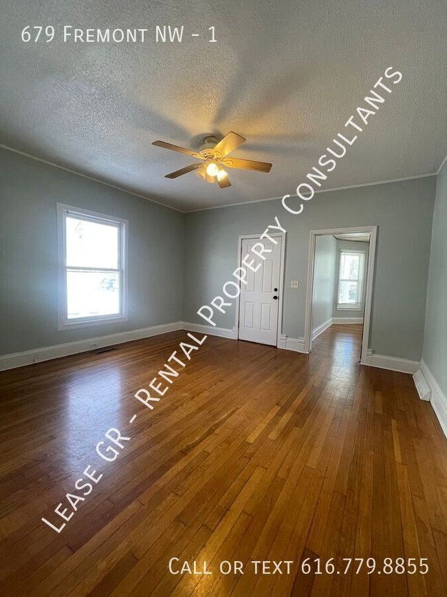 Building Photo - Come see this great 2 bedroom lower unit!